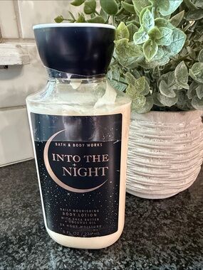 Bath & Body Works Into The Night Body Lotion